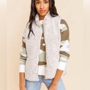 Francesca’s Cream Reversible Sherpa vest